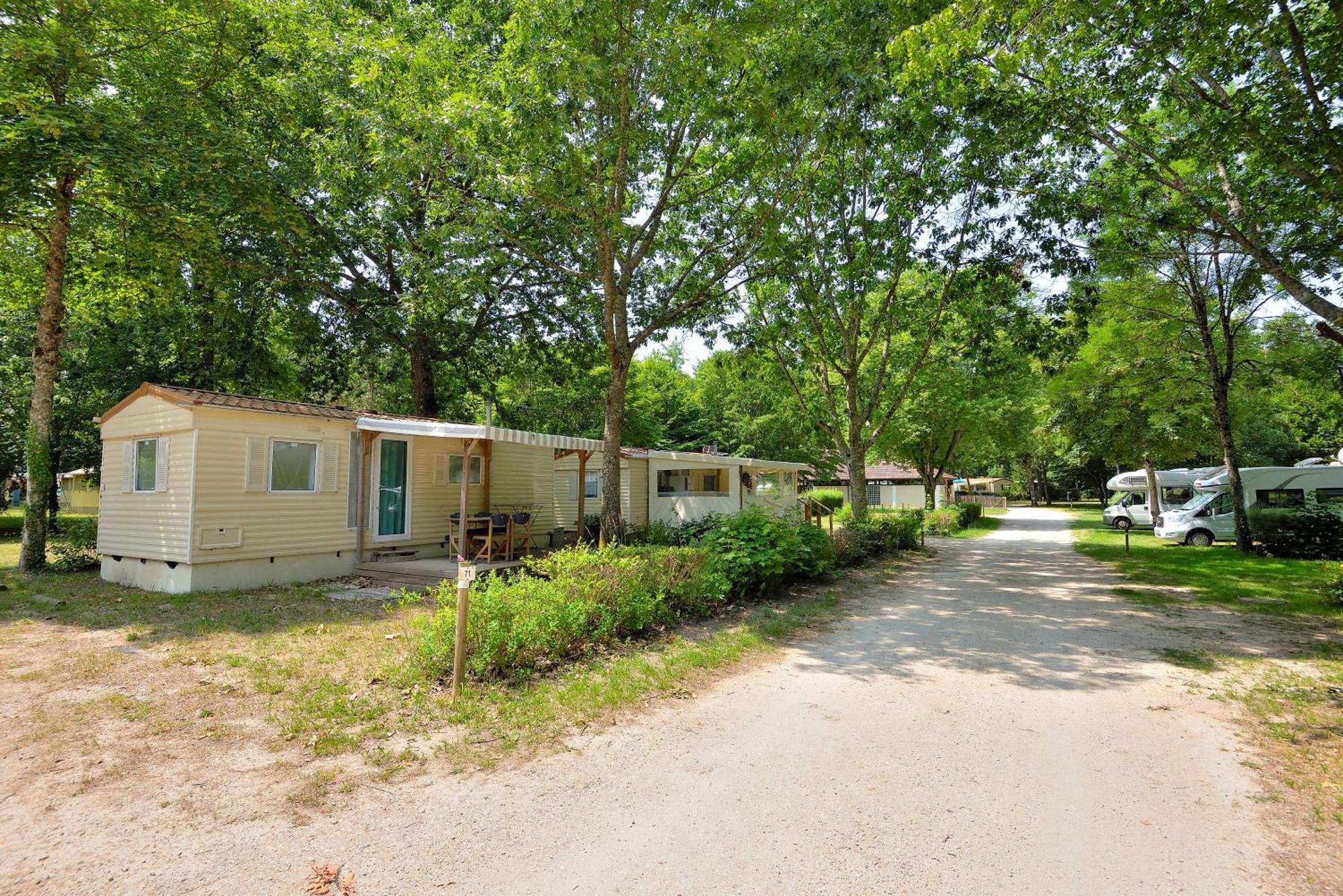 Camping Etang De La Vallee Combreux Exterior foto