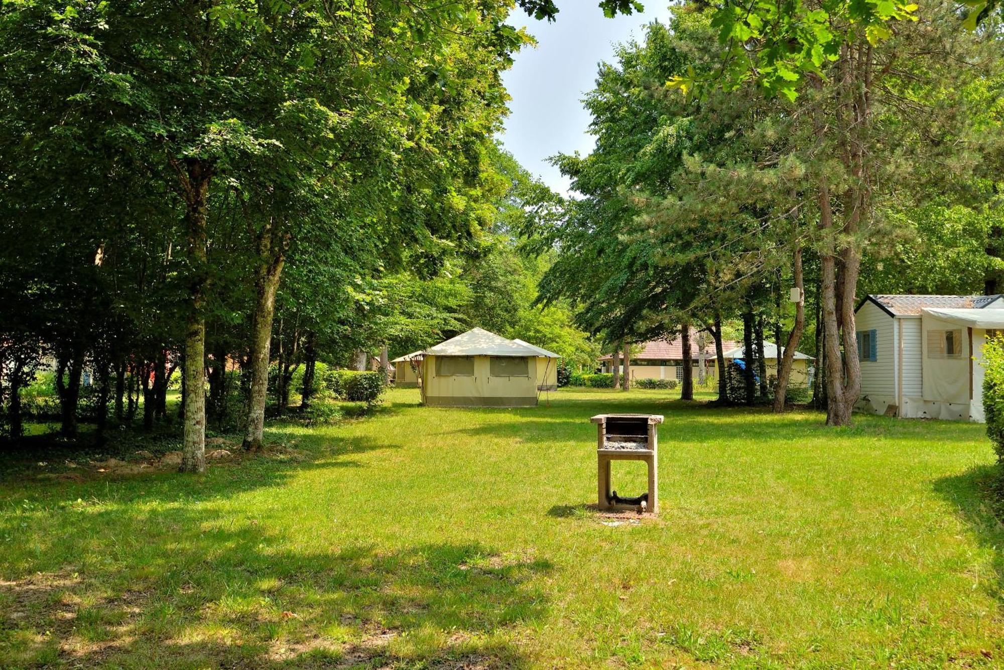 Camping Etang De La Vallee Combreux Exterior foto
