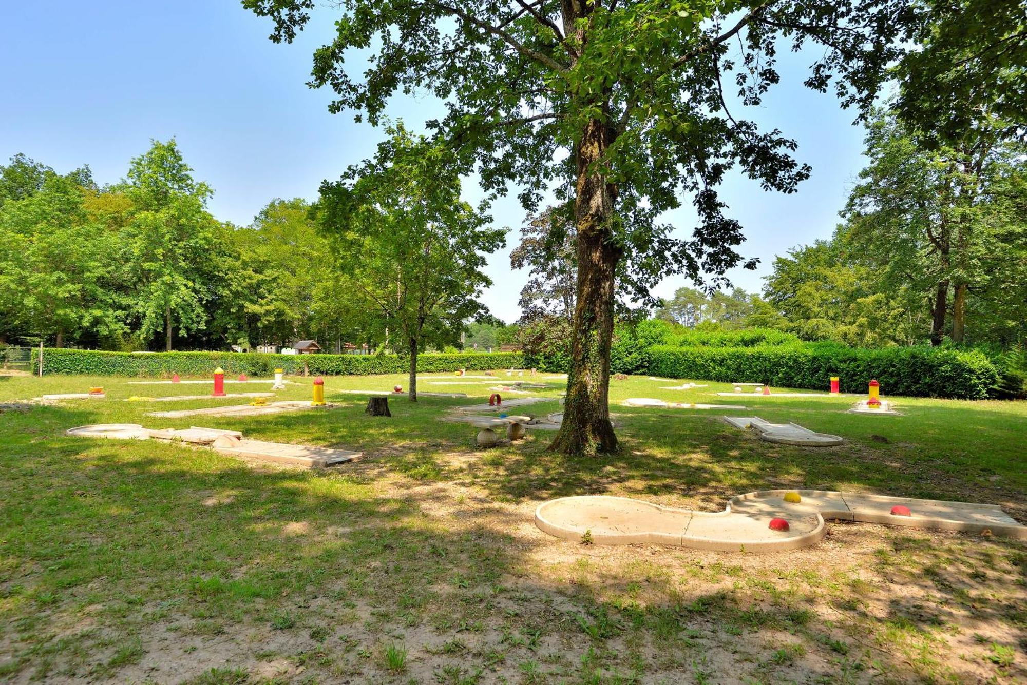 Camping Etang De La Vallee Combreux Exterior foto