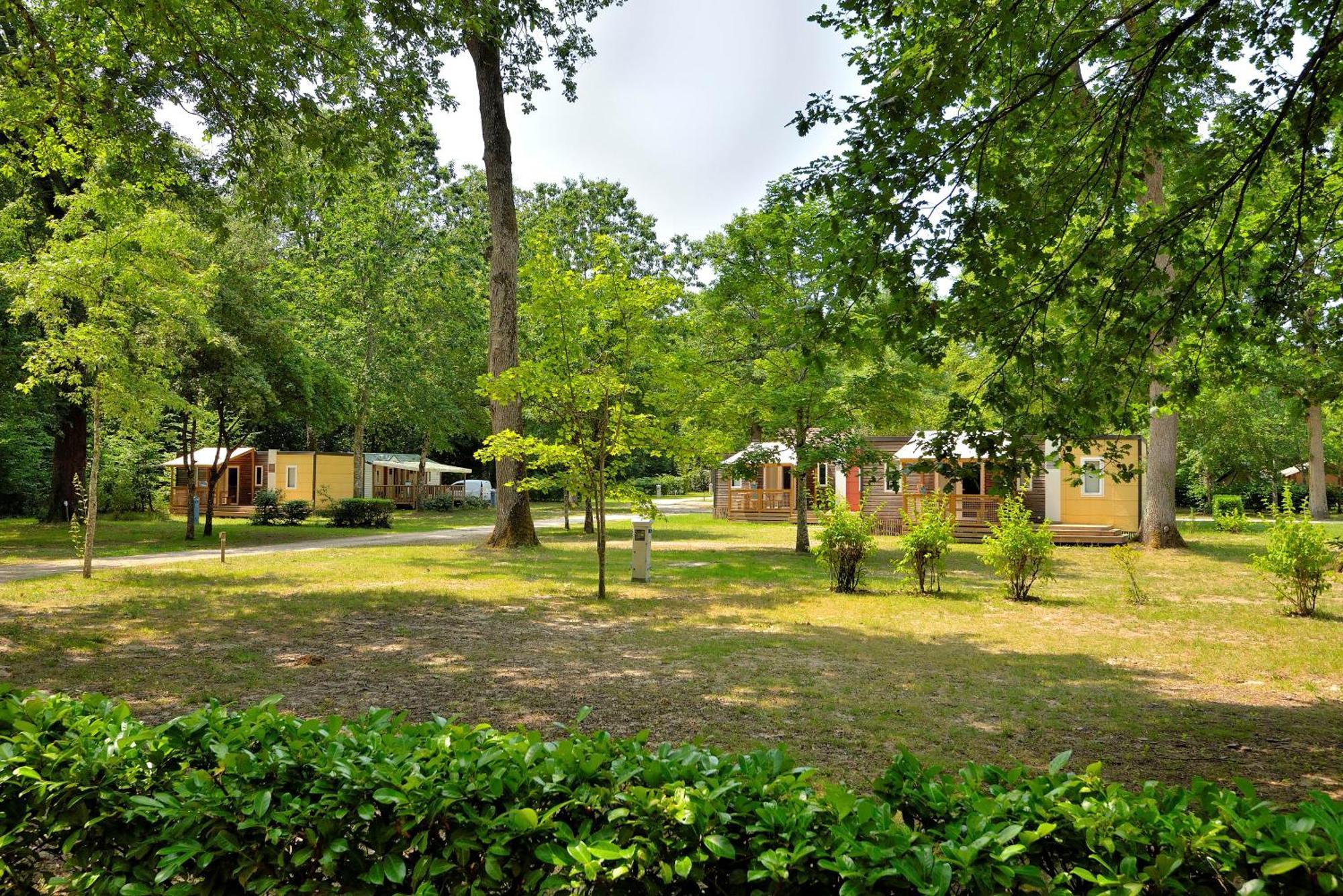 Camping Etang De La Vallee Combreux Exterior foto