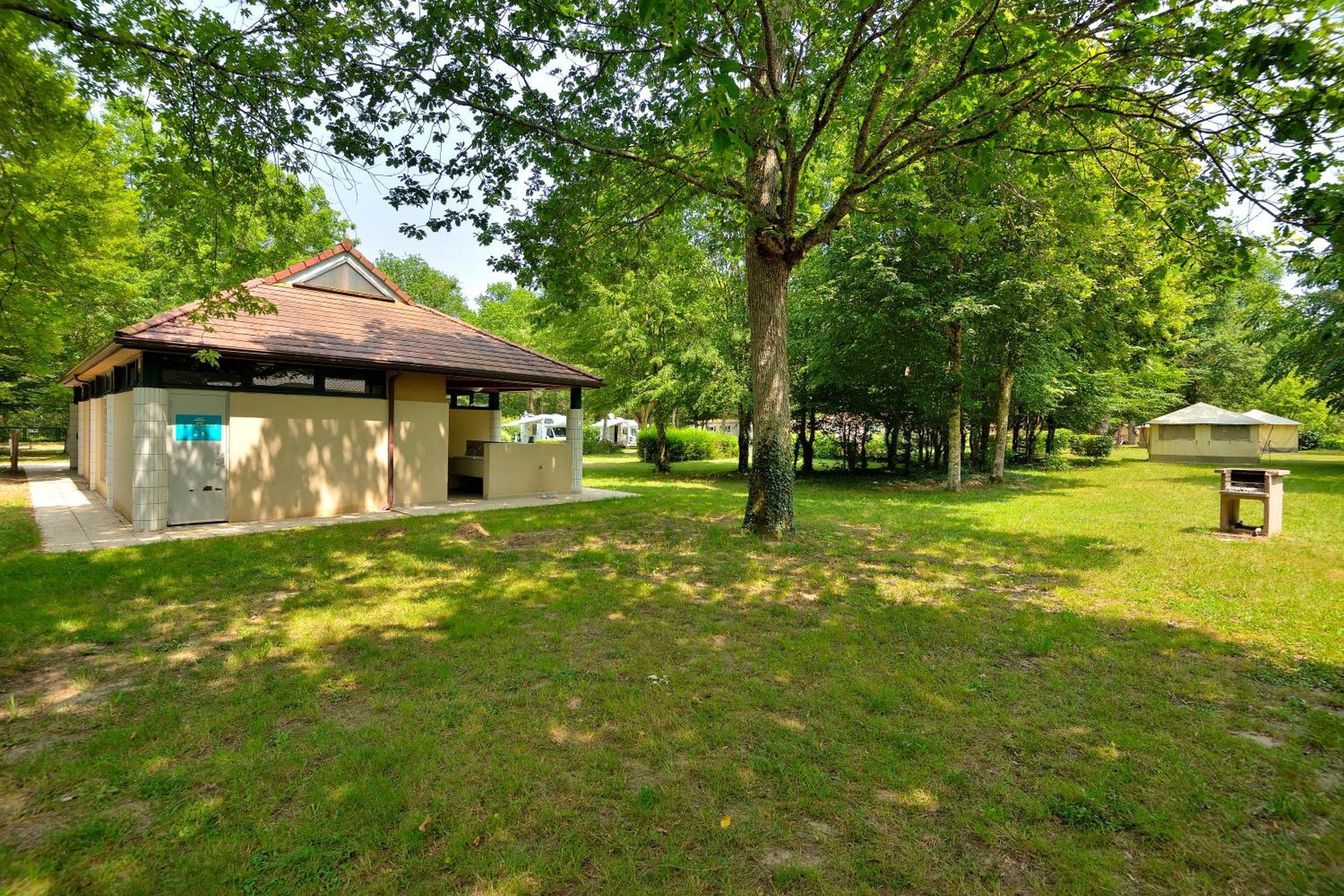 Camping Etang De La Vallee Combreux Exterior foto