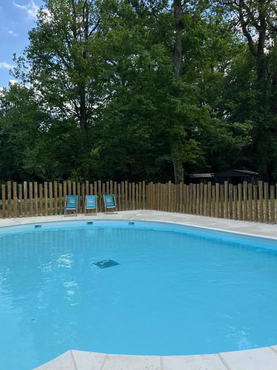 Camping Etang De La Vallee Combreux Exterior foto